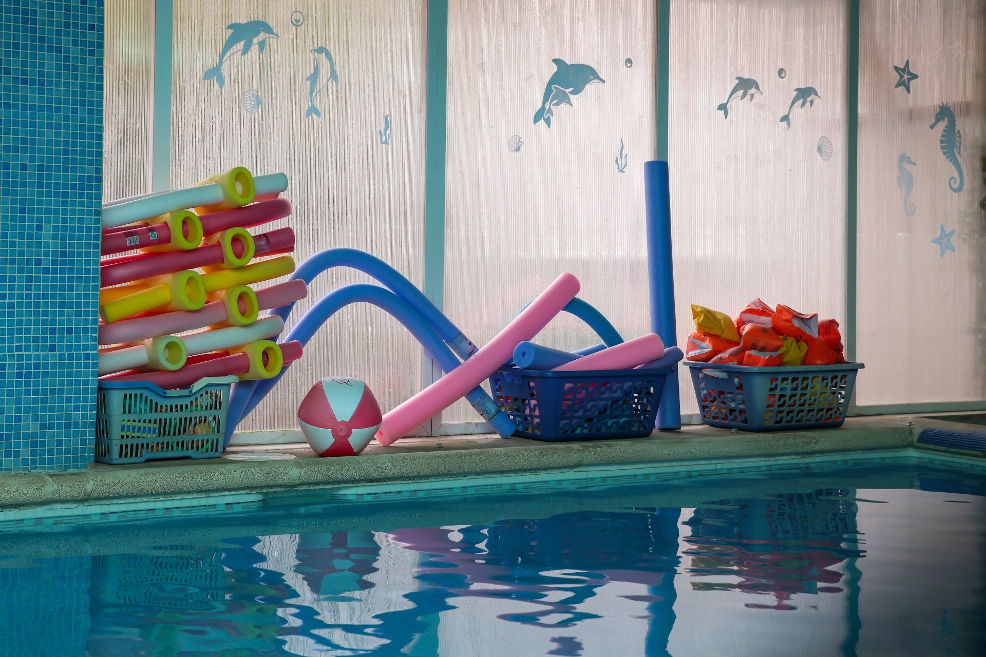 Accesorios de piscina coloridos