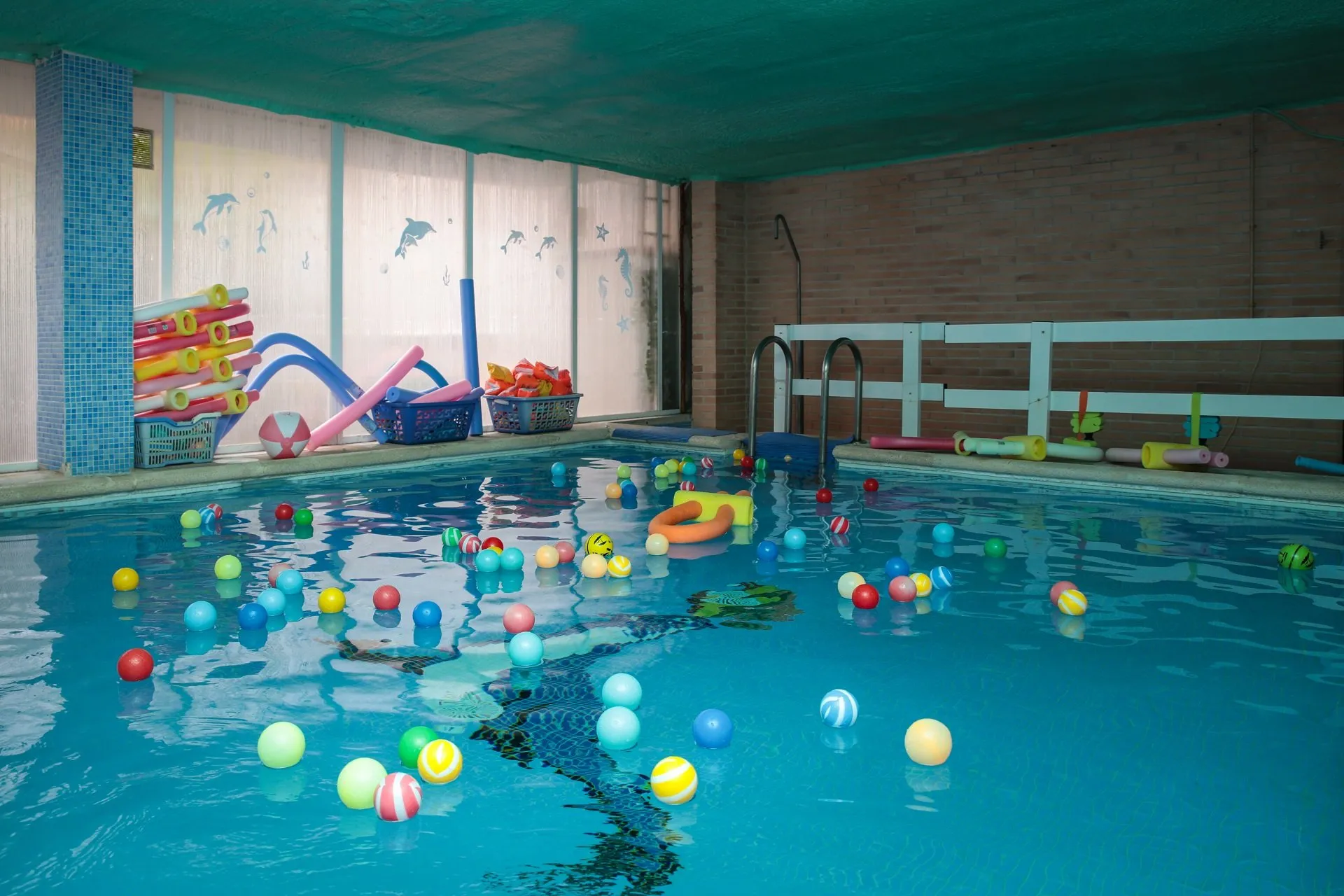 Accesorios de piscina coloridos
