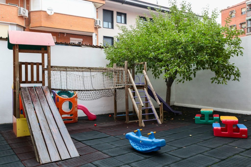 Área de juegos infantil colorida